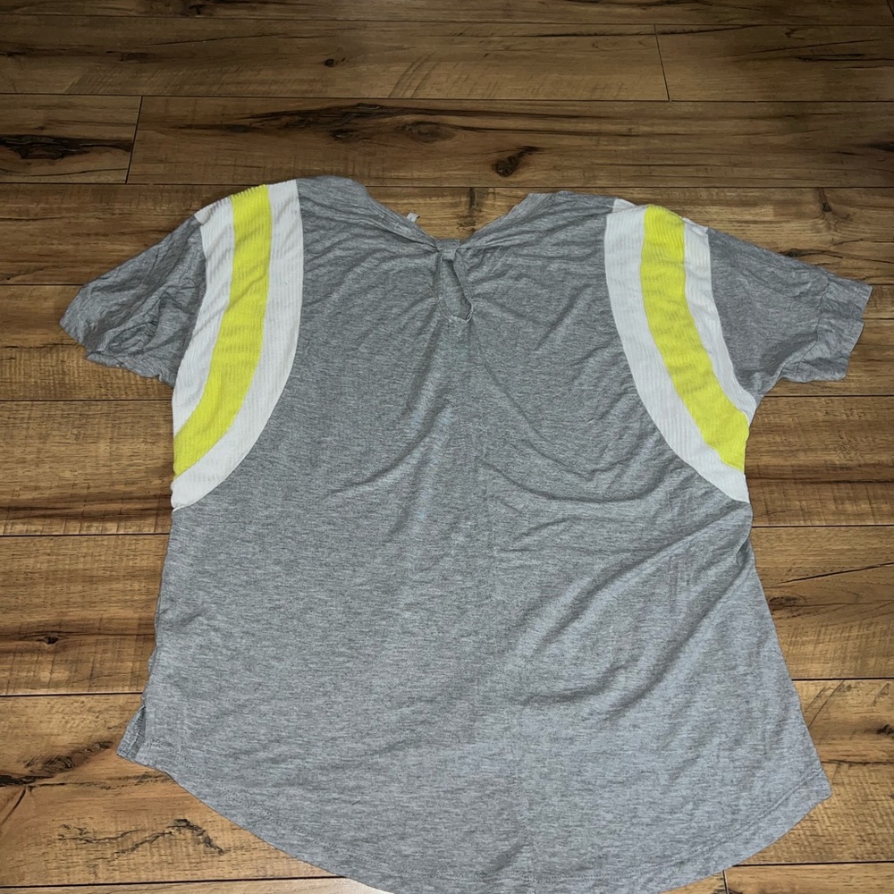 gray tee - Picture 5 of 5